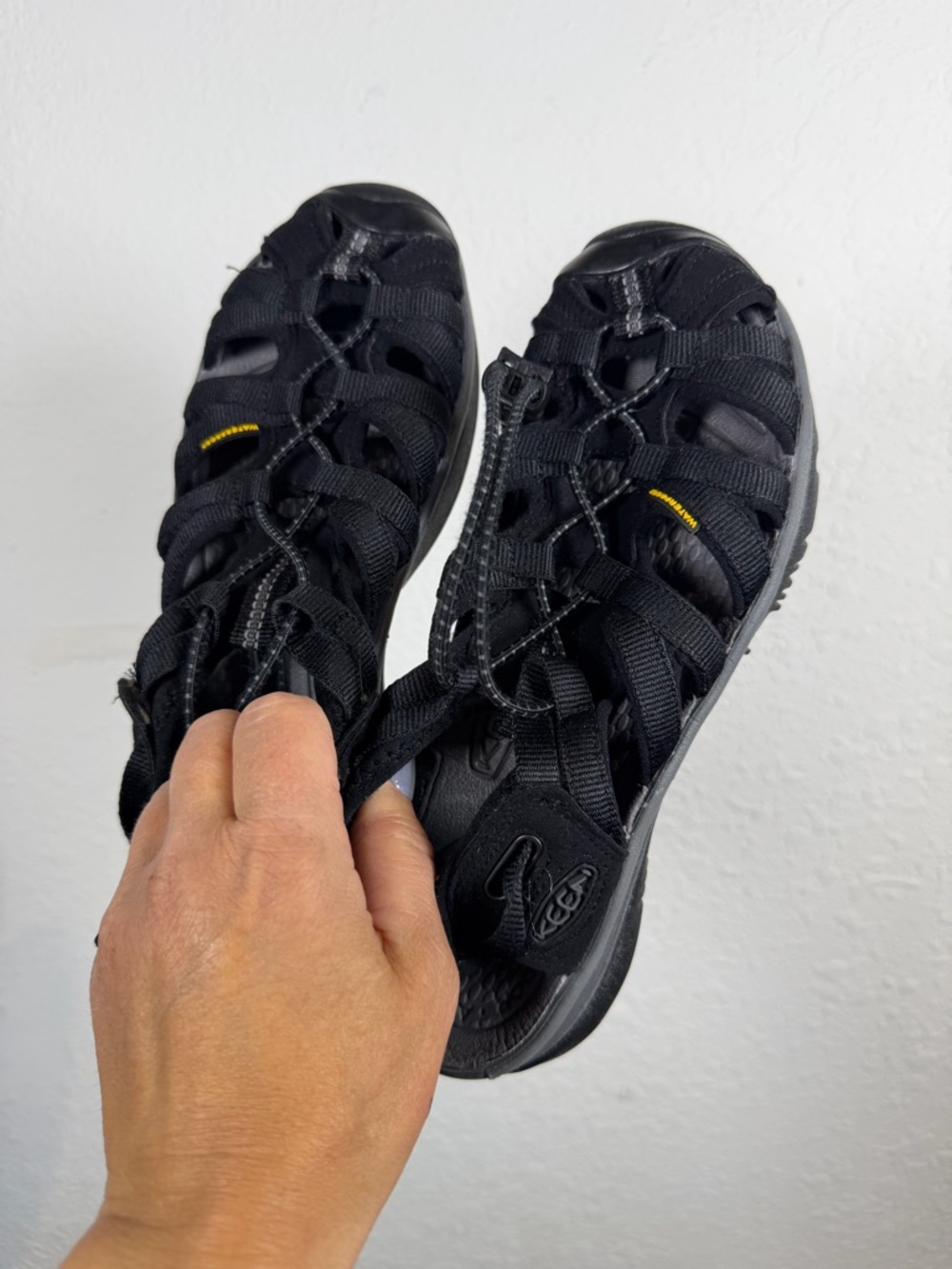 KEEN Black Strappy Outdoor Sandal, Size 6.5 - Picture 6 of 6